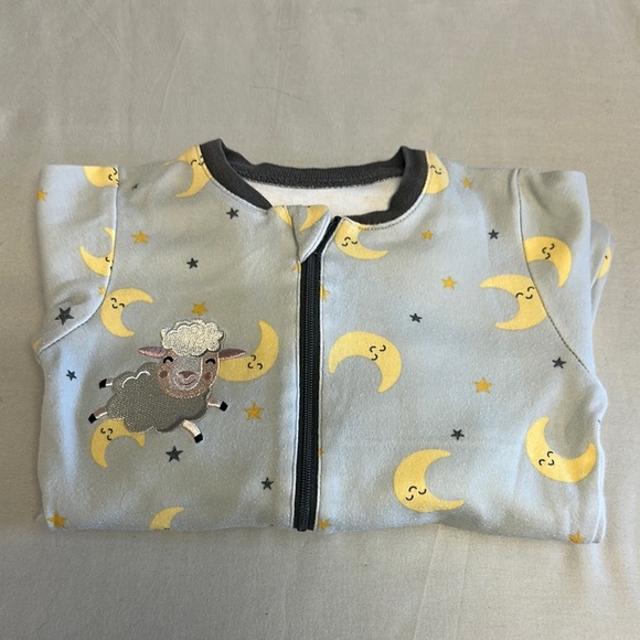 ⭐️ Tuffy Grey and Yellow onesie sleeper with embroidered lamb and moon Print - Picture 1 of 3